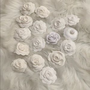 1 Chanel camellia authentic.